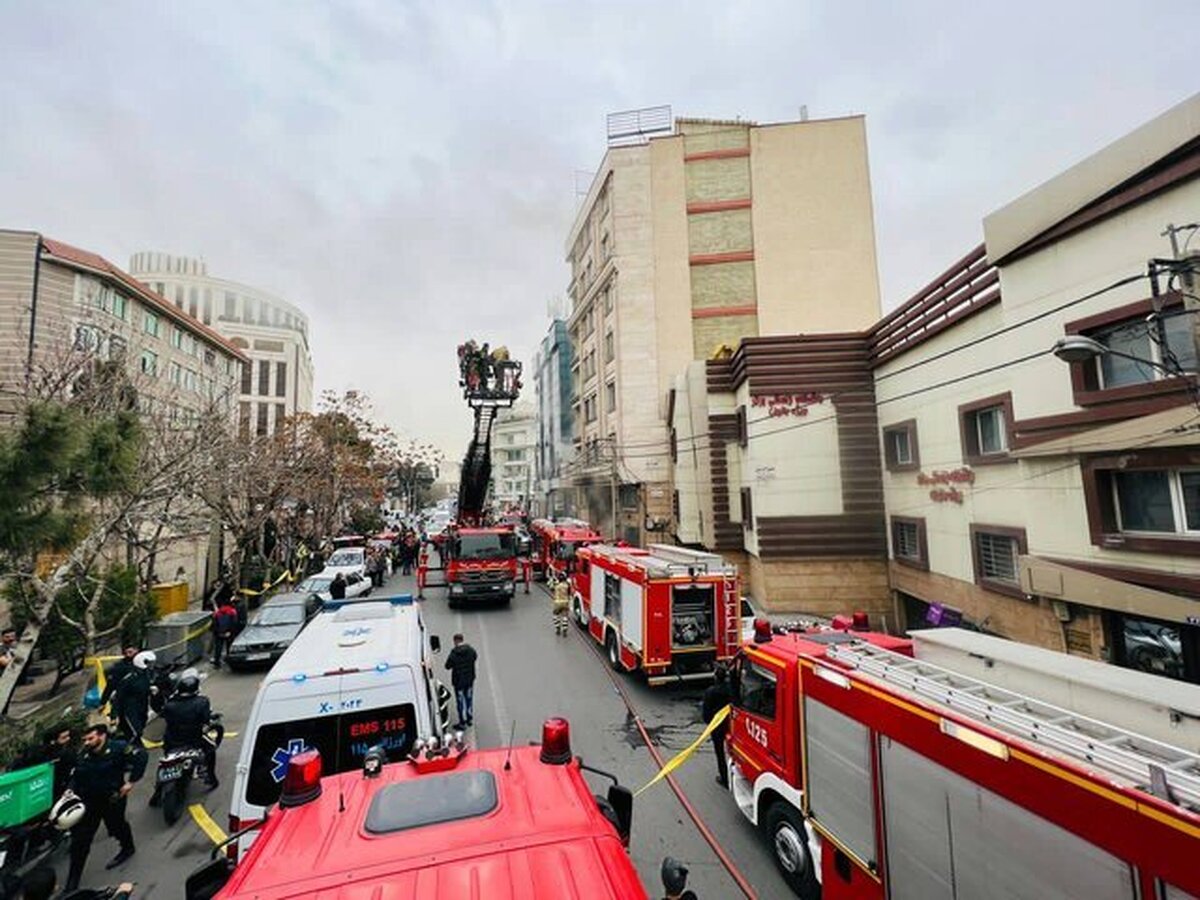 نجات ۸ تن از آتش‌سوزی یک ساختمان در بلوار کاوه تهران