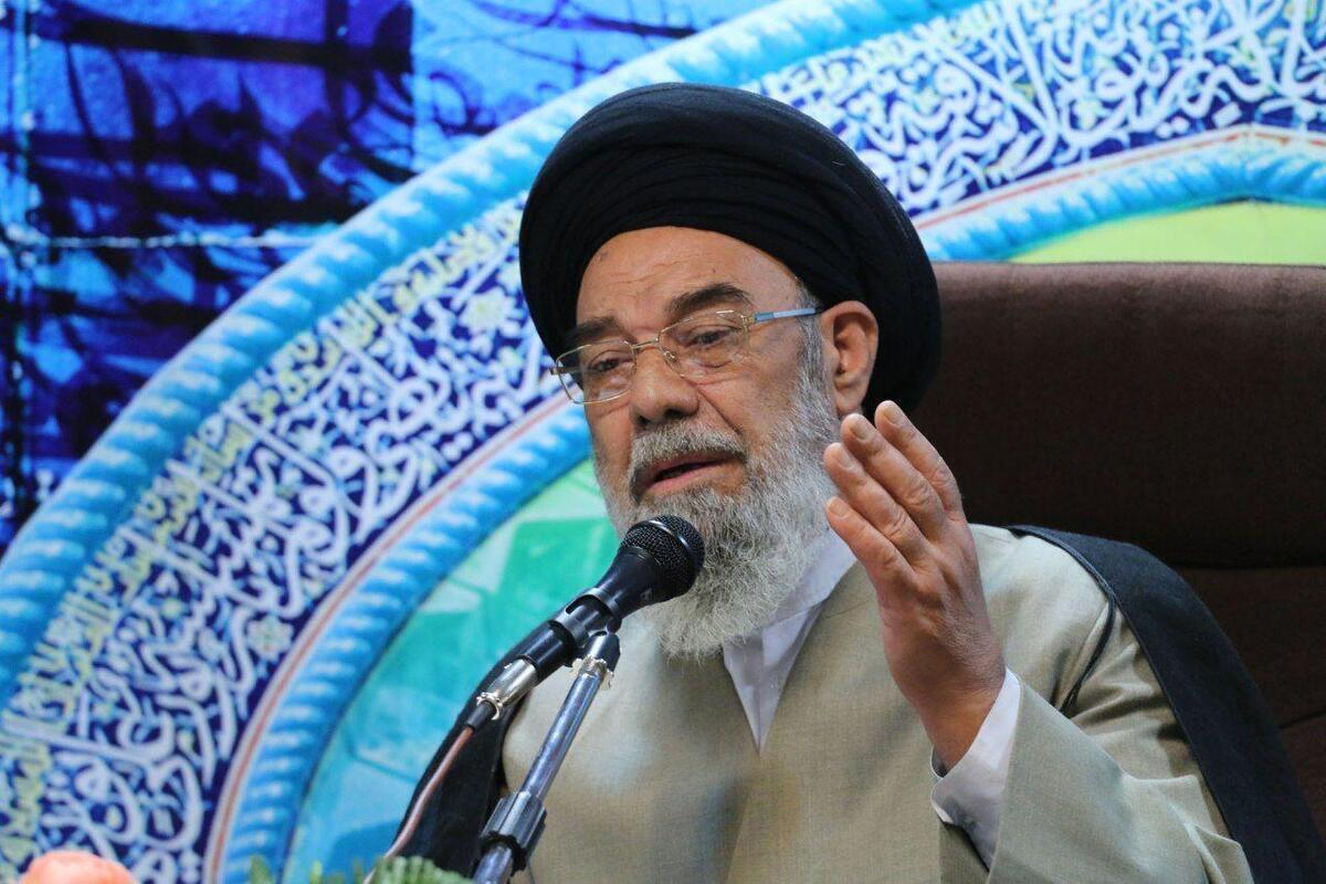 امام جمعه اصفهان: با رای ندادن در واقع به دشمن رای داده‌اید