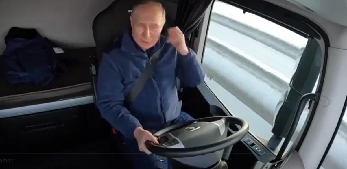 فیلم| رانندگی ولادیمیر پوتین با کامیون کاماز