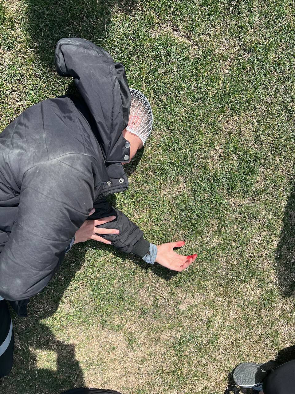 حمله به بازیکنان تراکتور با سلاح سرد؛ چهار بازیکن راهی بیمارستان شدند + عکس حمله به بازیکنان تراکتور با سلاح سرد؛ چهار بازیکن راهی بیمارستان شدند + عکس