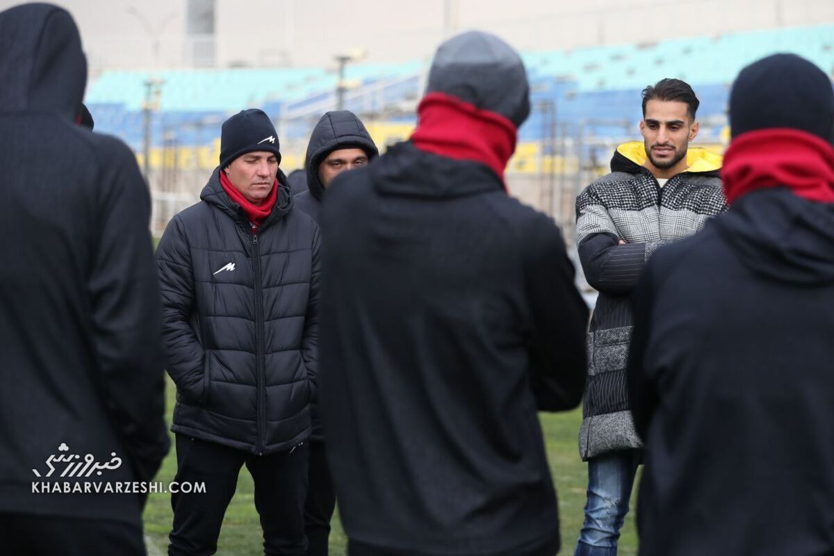 عکس| خداحافظی مهاجم پرسپولیس با همتیمیهایش عکس| خداحافظی مهاجم پرسپولیس با همتیمیهایش