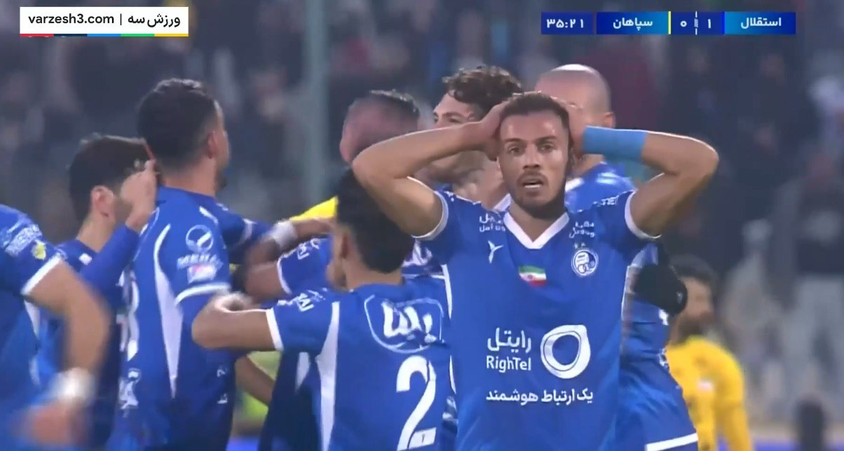 عکس| بهت یک استقلالی از شاهکار روزبه چشمی عکس| بهت یک استقلالی از شاهکار روزبه چشمی