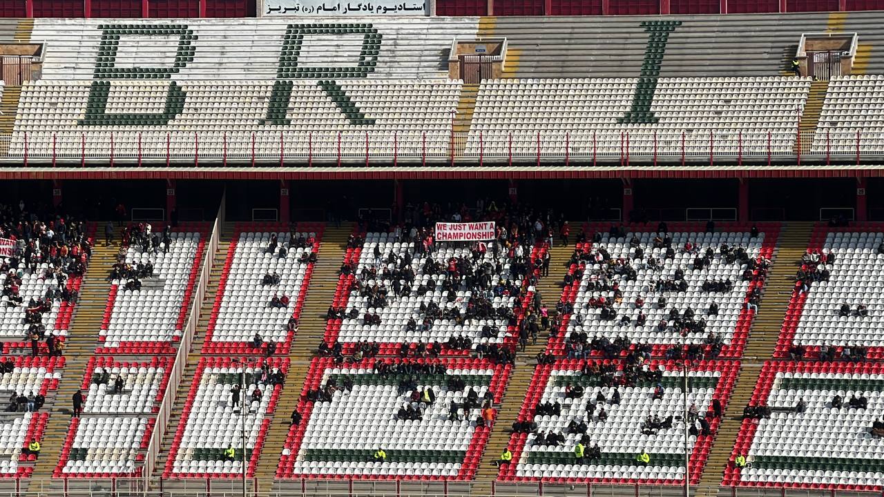 عکس| پیام تند تراکتوریها به خمس مخابره شد! عکس| پیام تند تراکتوریها به خمس مخابره شد!