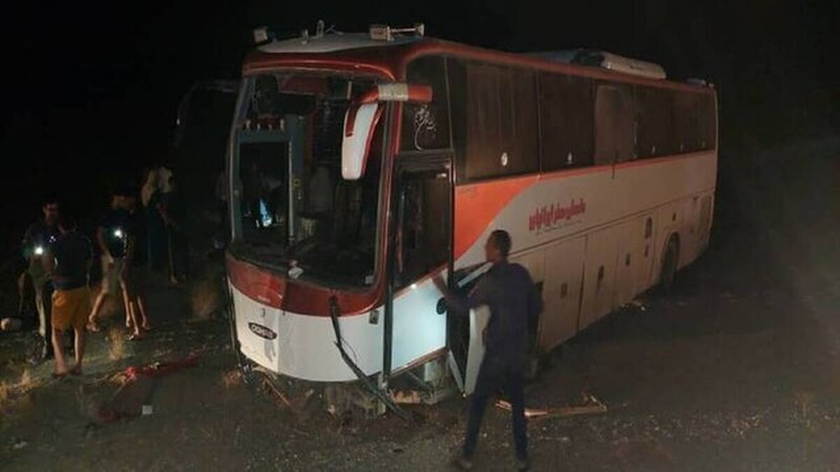 تصادف اتوبوس در استان کرمان با ۱۳ مصدوم
