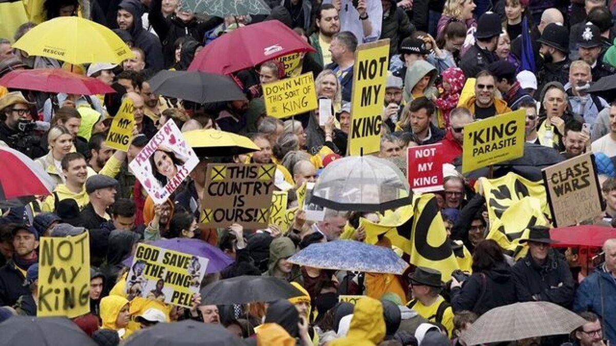 انتقاد‌ها از پلیس انگلیس بابت بازداشت معترضان ضد سلطنت