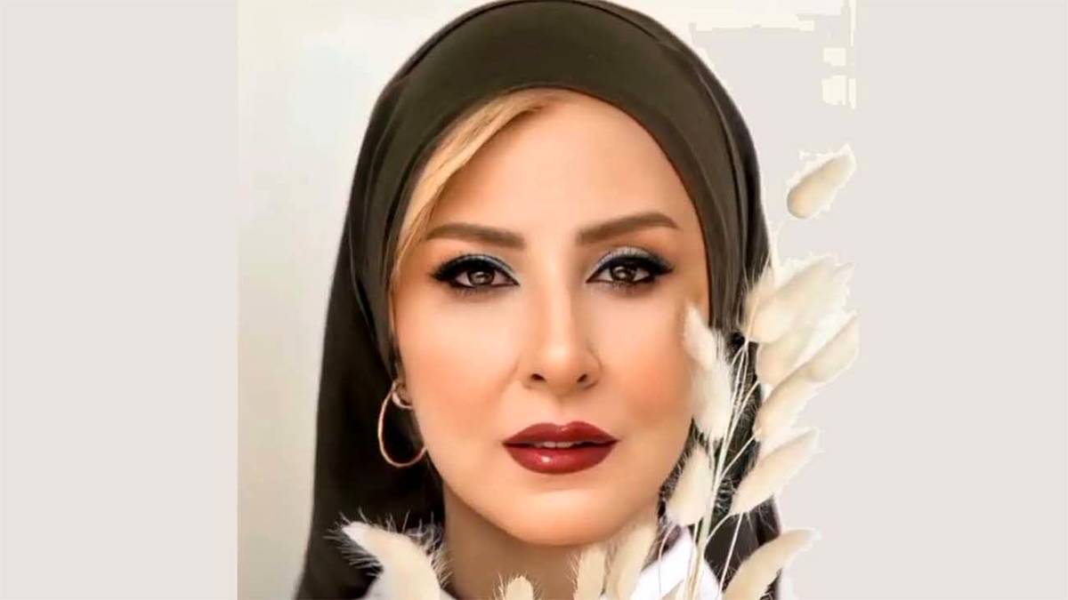 تصویری از مرجانه گلچین با استایل چارلی چاپلین