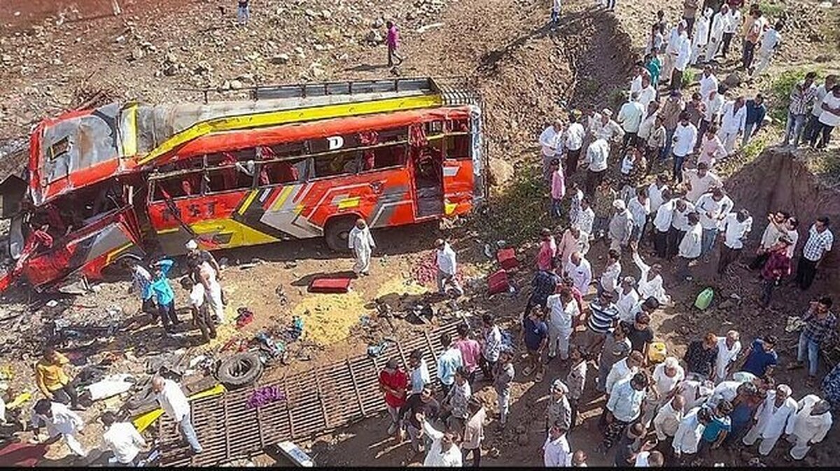 حادثه سقوط اتوبوس در هند ۱۵ قربانی گرفت