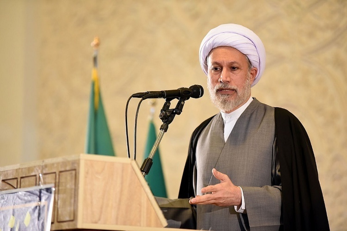 امام جمعه شیراز: منظور دشمن از تحول برای ما این است که دست از دین خود برداریم