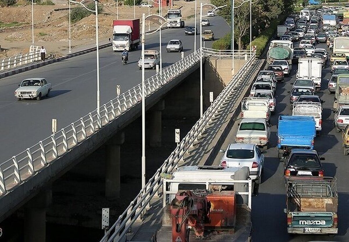 ترافیک نیمه سنگین در آزادراه قزوین ـ کرج / بارش باران در ۸ محور مواصلاتی کشور