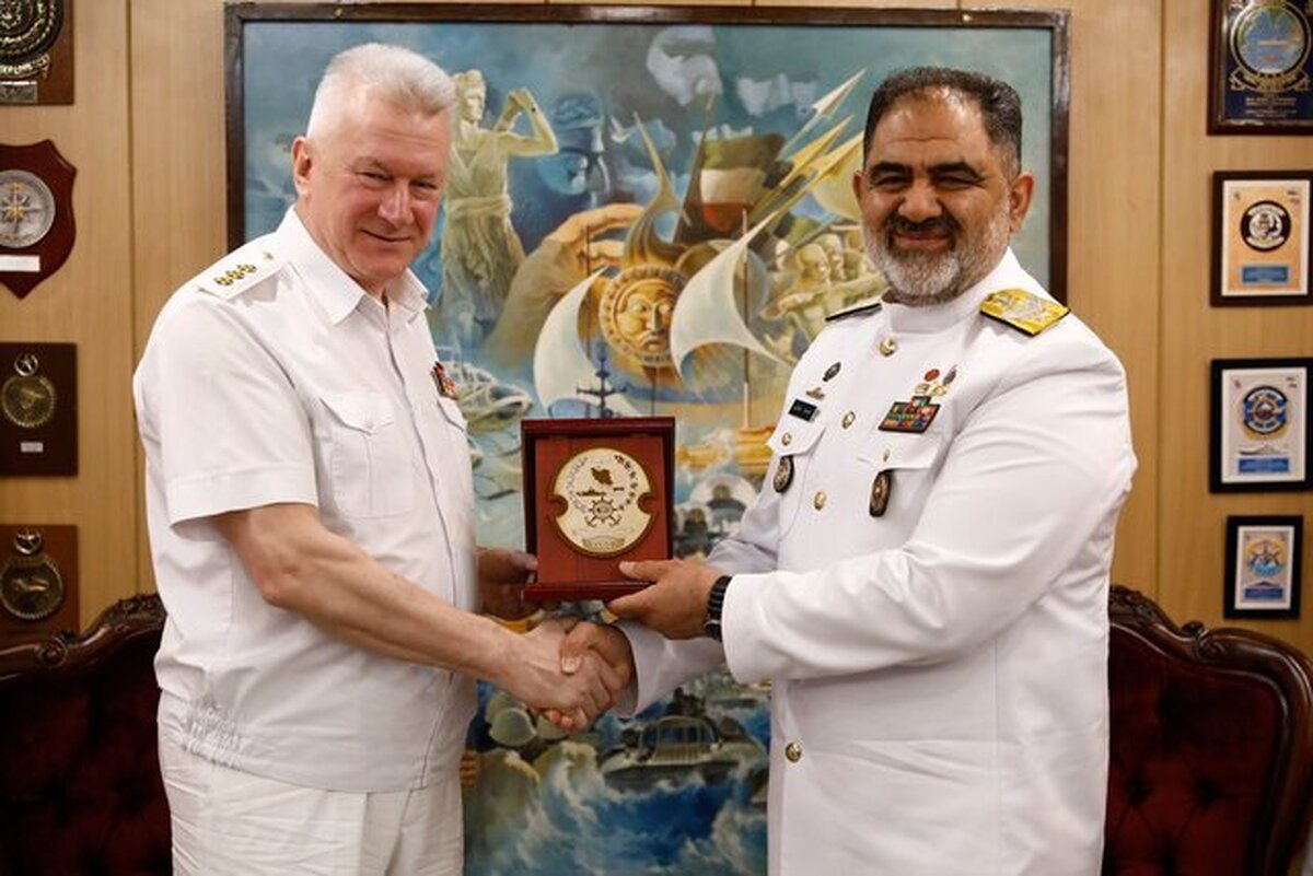 فرمانده نیروی دریایی روسیه با امیر دریادار ایرانی دیدار کرد
