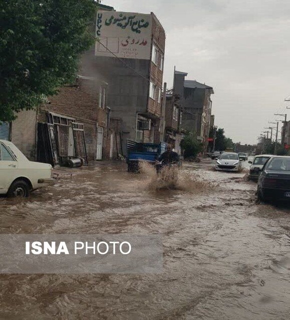 عکس| جاری شدن سیل در خوی عکس| جاری شدن سیل در خوی