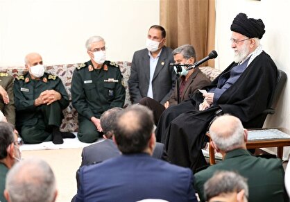 رهبر انقلاب در دیدار فرماندهان نیرو‌های مسلح: بدون توقف به جلو بروید