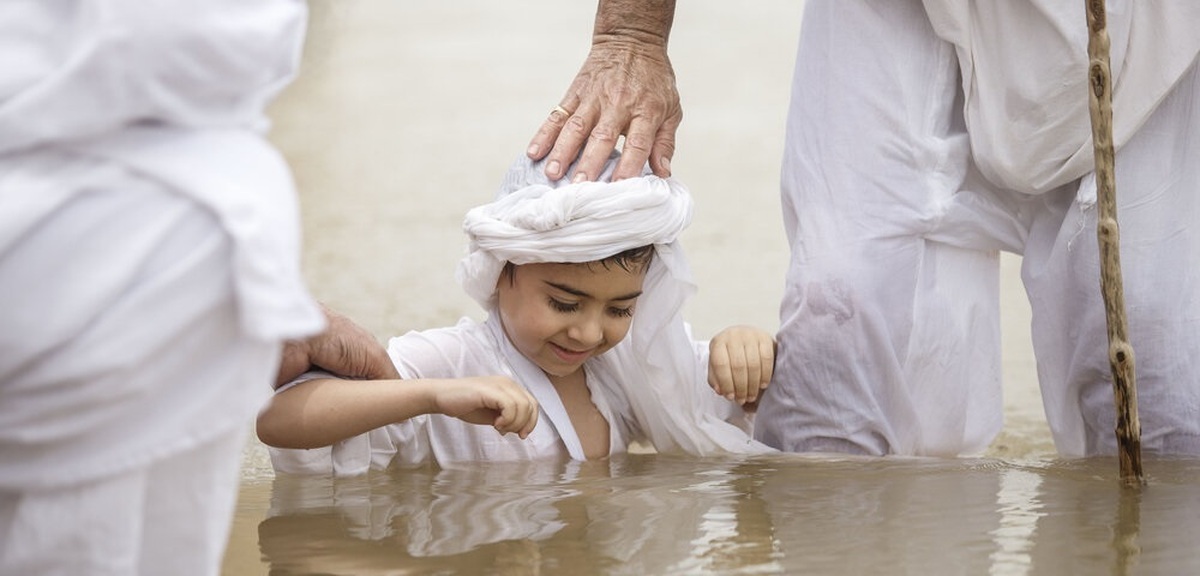 تصاویر| غسل تعمید کودکان مندایی در اهواز