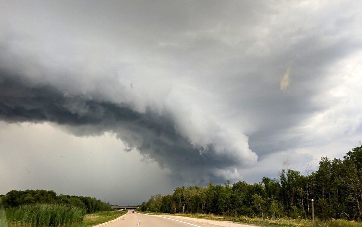 تصاویر آخرالزمانی از گردباد در عمان
