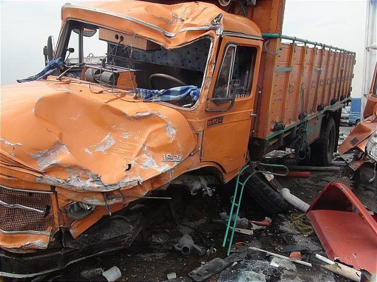 تصادف مینی بوس با کامیون در کردستان/ ۶ نفر کشته شدند