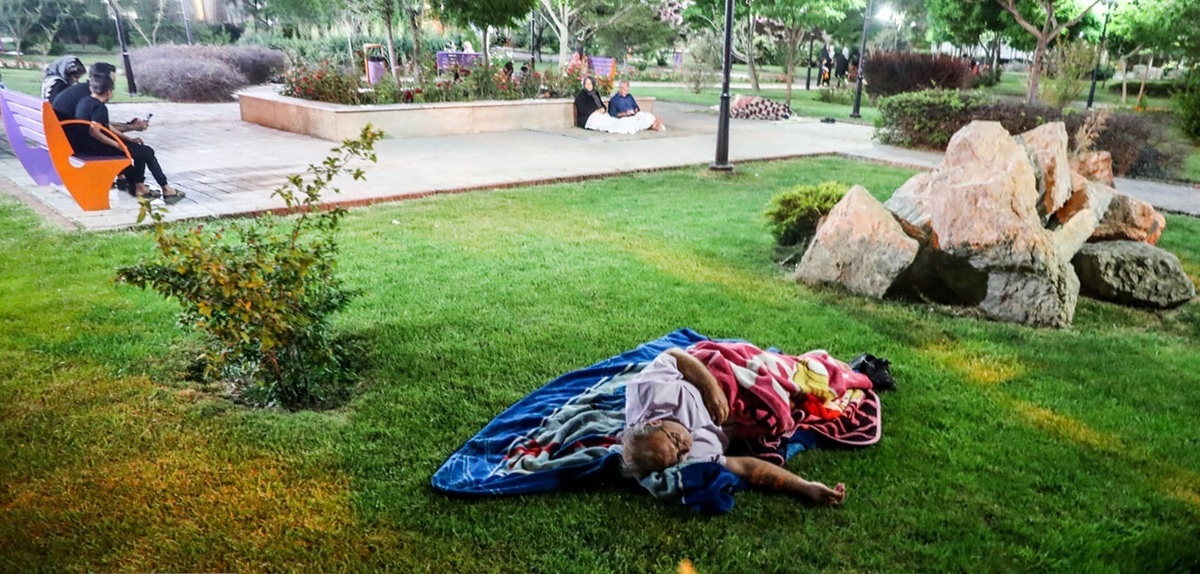 تصاویر| حضور مردم مشهد در خیابان پس از وقوع زلزله ۴.۶ ریشتری