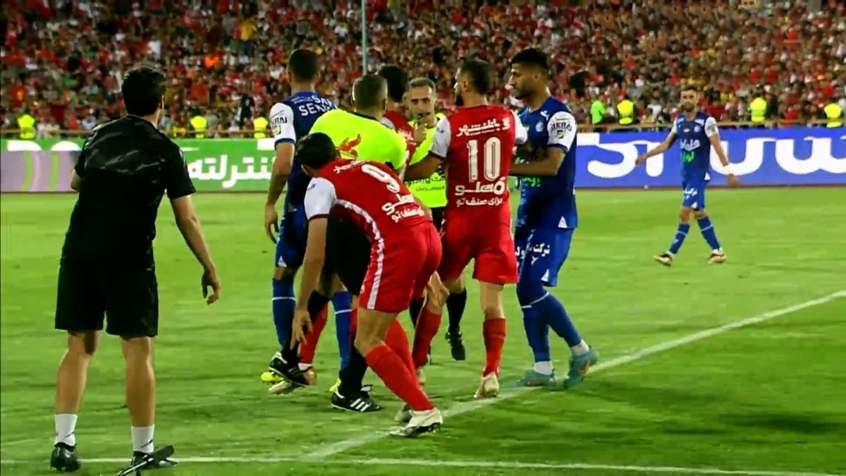 فیلم| درگیری بین بازیکنان استقلال و پرسپولیس