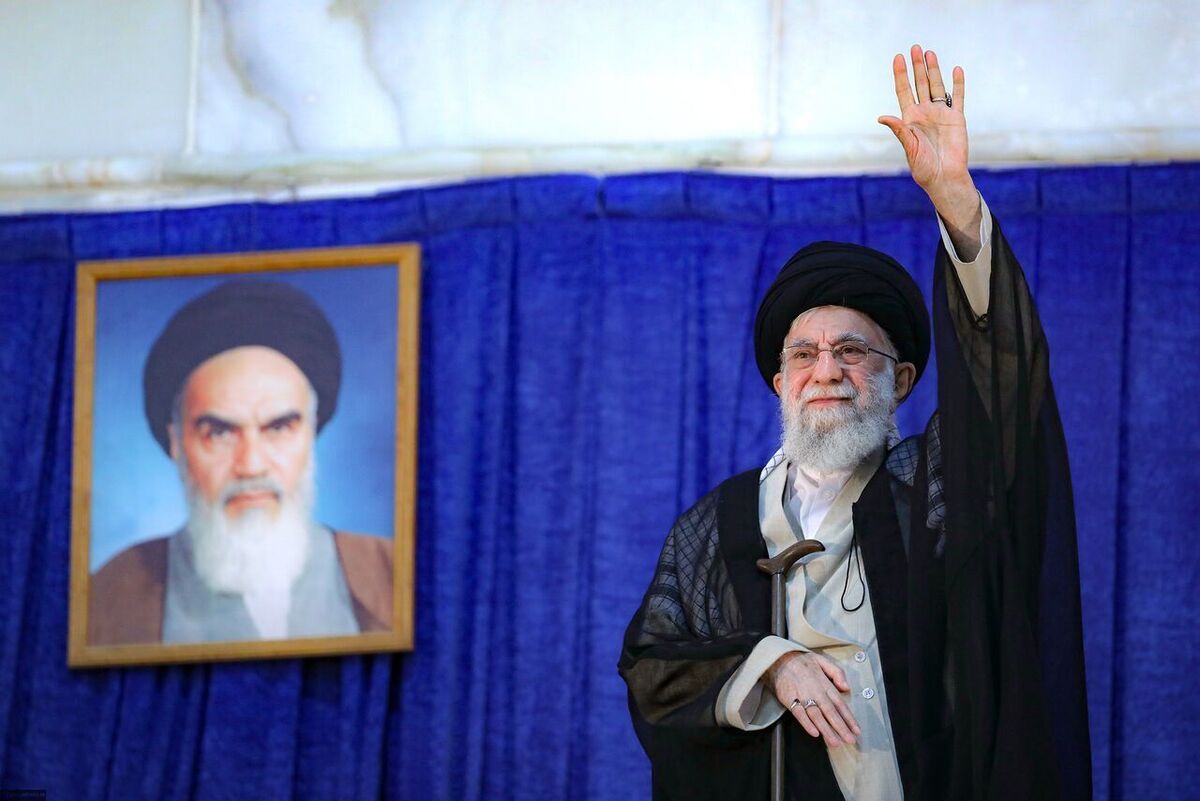 رهبر انقلاب: فکر میکردند کار جمهوری اسلامی تمام شده؛ احمق‌ها باز هم اشتباه کردند