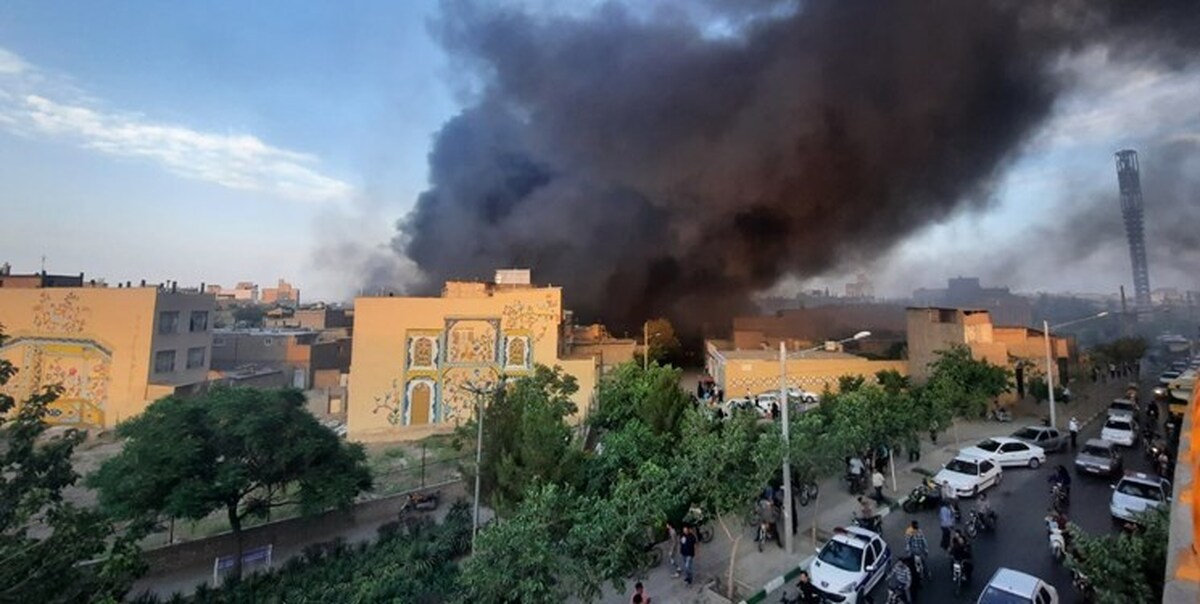 آتش سوزی گسترده انبار لوازم خانگی در مشهد