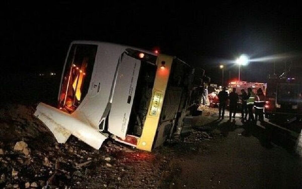 واژگونی اتوبوس در قزوین با سه فوتی و ۲۲ مجروح