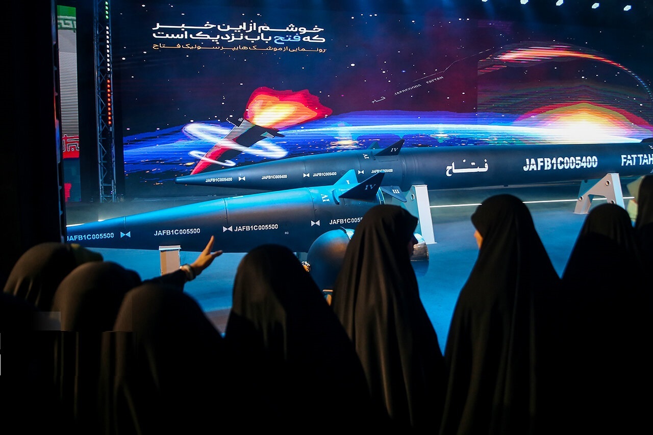 تصاویر| رونمایی از موشک هایپرسونیک فتاح