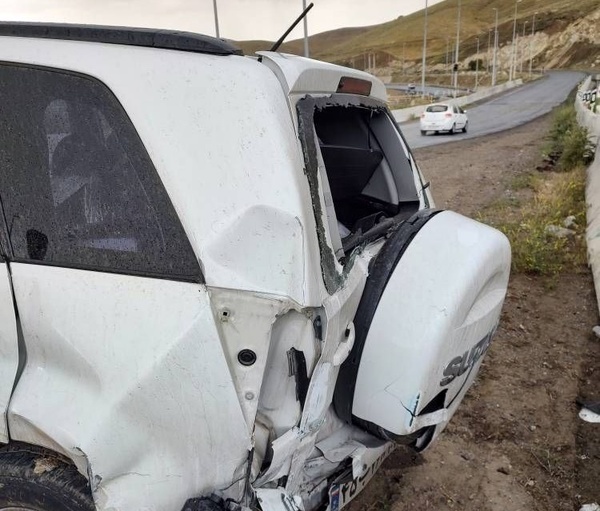 عکس| خودروی حامل معاون وزیر اقتصاد تصادف کرد