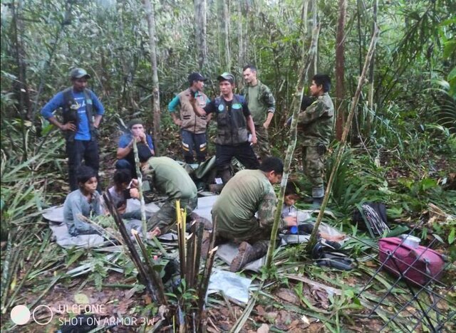 عکس| ۴ کودک کلمبیایی ۴۰ روز پس از سانحه هوایی در جنگل زنده پیدا شدند