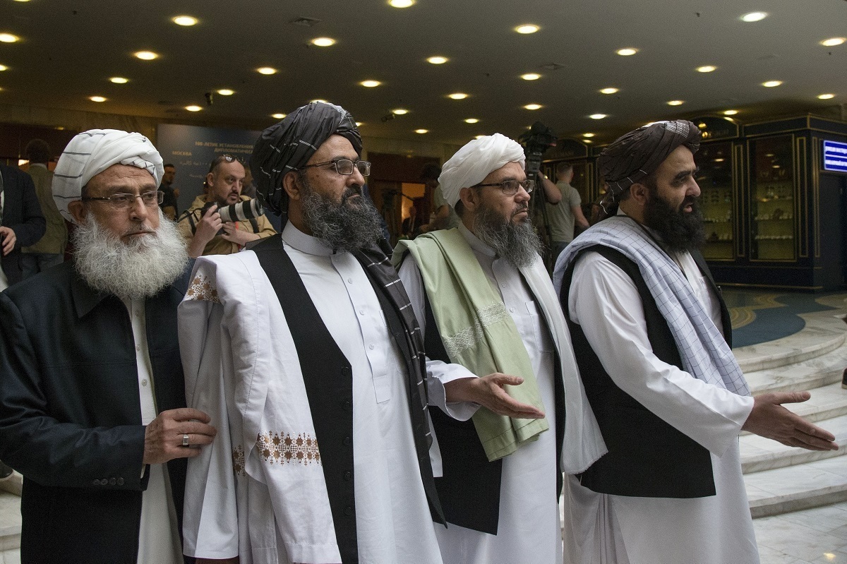 عکس/ تیپ دیپلماتیک به سبک هیئت طالبان در نروژ