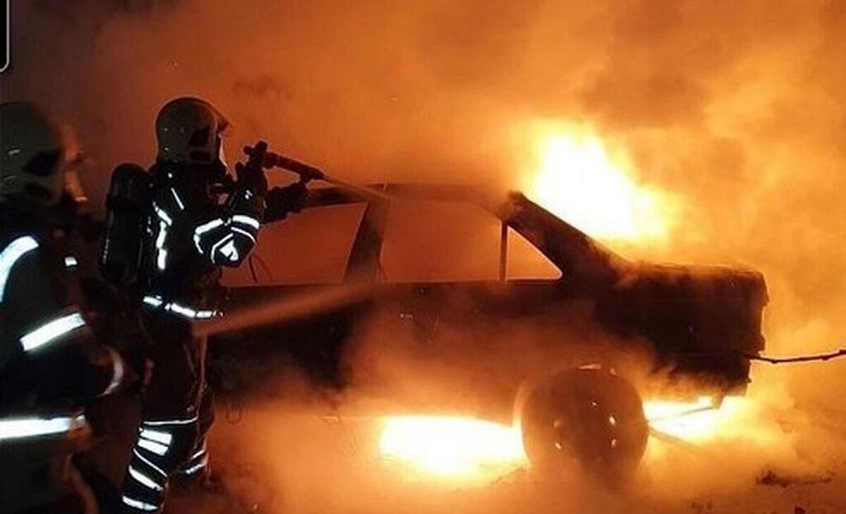 آتش سوزی خودرو در اصفهان/ ۴ نفر کشته شدند