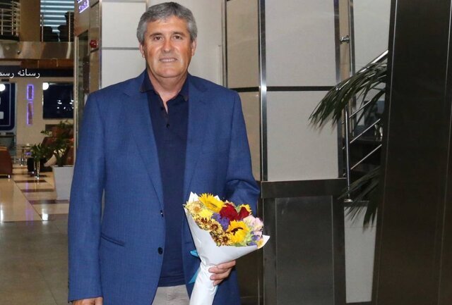 عکس| لوپز برای مذاکره با استقلال وارد تهران شد