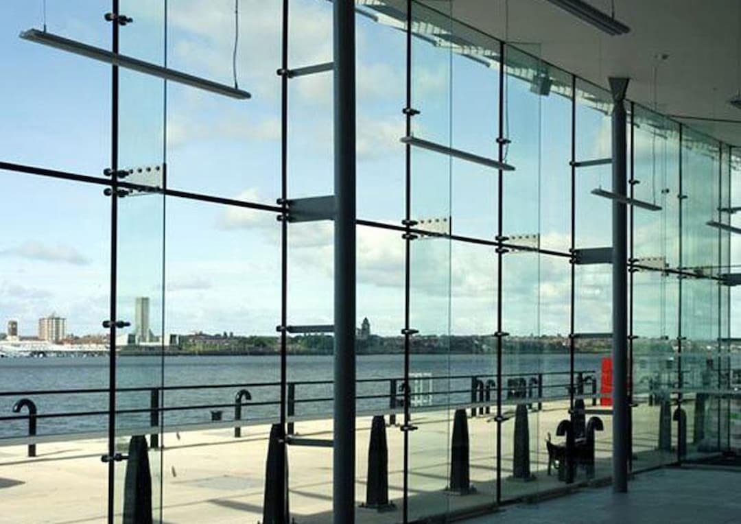 نمای اسپایدر شیشه‌ای چه در کاربردی در معماری ساختمان دارد؟