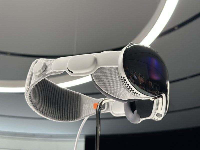 عینک واقعیت مجازی اپل قدمی بزرگ به سوی آینده فناوریهای تجربهای عینک واقعیت مجازی اپل قدمی بزرگ به سوی آینده فناوریهای تجربهای