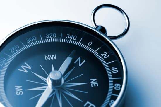 چطور از قطب‌نما استفاده کنیم؟