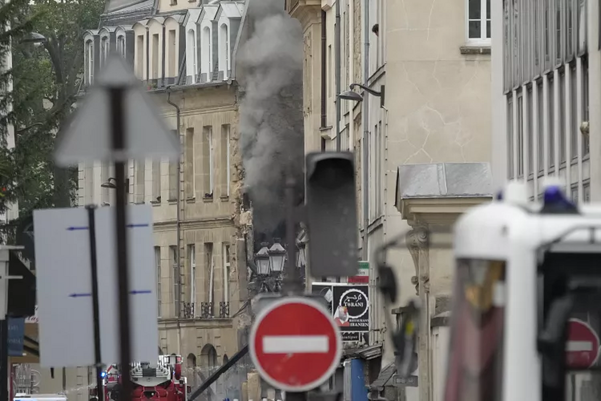 ساختمانی در پایتخت فرانسه فرو ریخت
