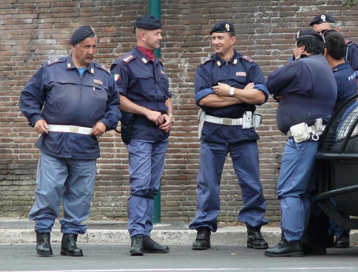 فیلم| برخورد بسیار خشن پلیس ایتالیا با یک زن