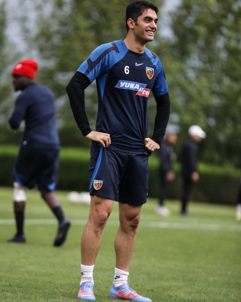 عکس| علی کریمی با تغییر چهره سوژه شد! عکس| علی کریمی با تغییر چهره سوژه شد!