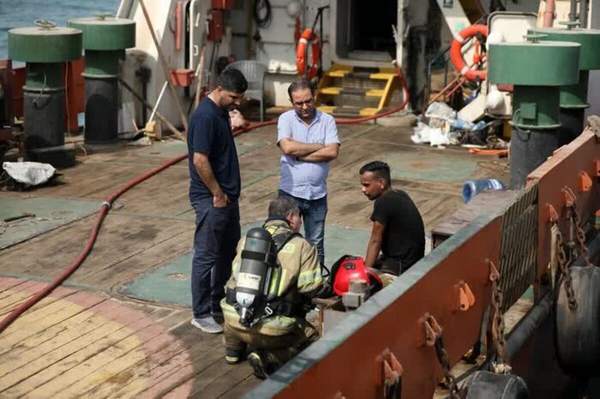 عکس| آتش سوزی در کشتی تفریحی کیش مهار شد