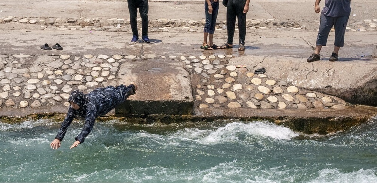 تصاویر| شنا در رودخانه «دز» برای فرار از گرما