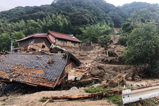 عکس| سیل در ژاپن قربانی گرفت/ صدور بالاترین سطح هشدار برای صد‌ها هزار خانوار