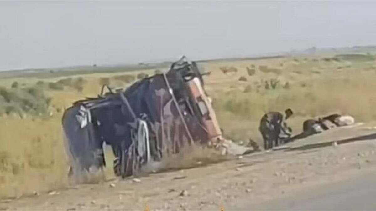 کشته شدن یک نفر در حادثه برخورد تریلی با اتوبوس زائران ایرانی