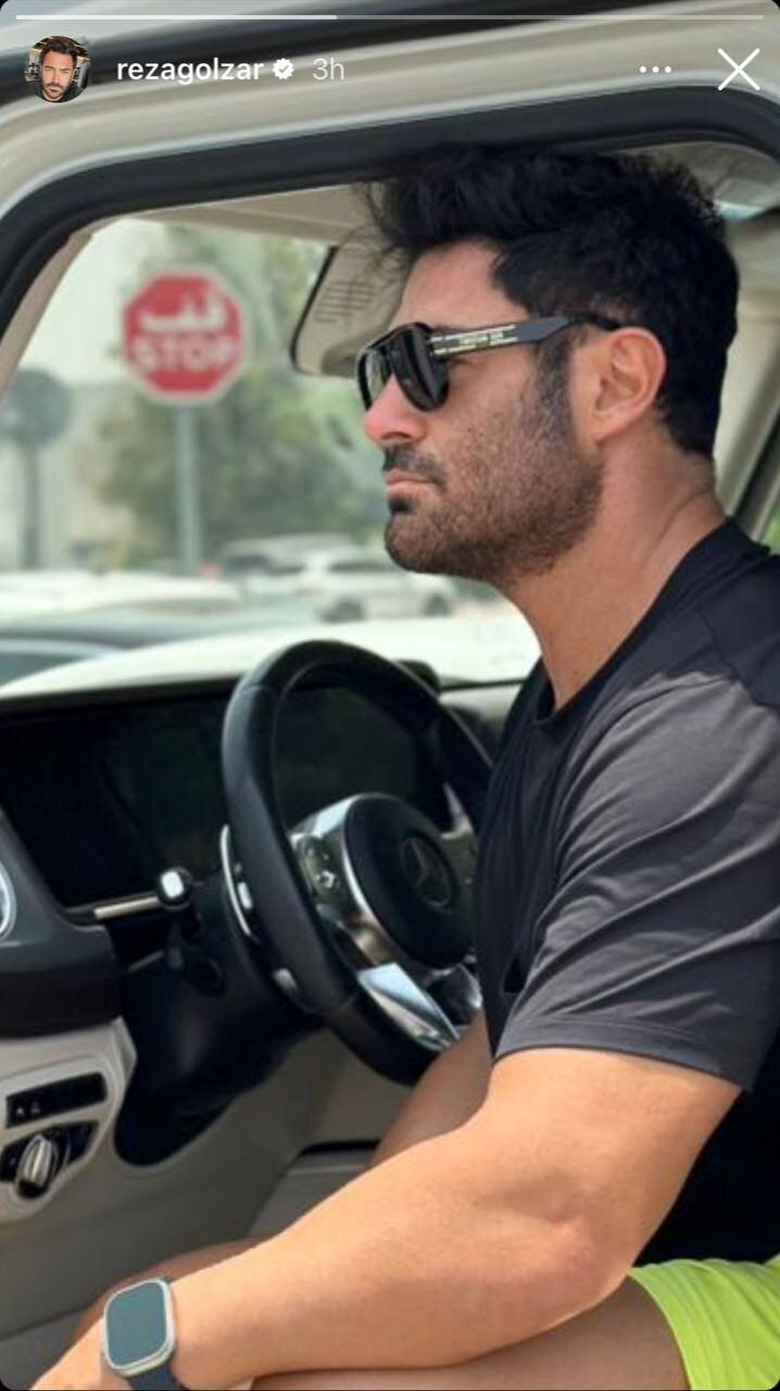 عکس| شوآف جدید محمدرضا گلزار، شلوارک با مرسدس بنز میلیاردی