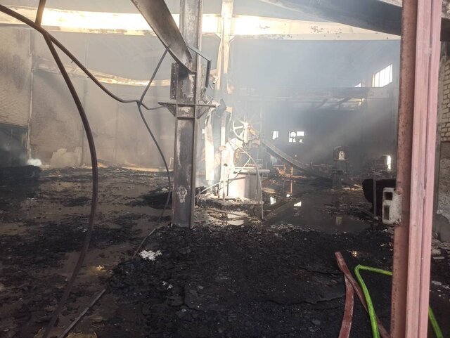 عکس| آتشسوزی گسترده ۳ کارخانه در جاده دماوند عکس| آتشسوزی گسترده ۳ کارخانه در جاده دماوند