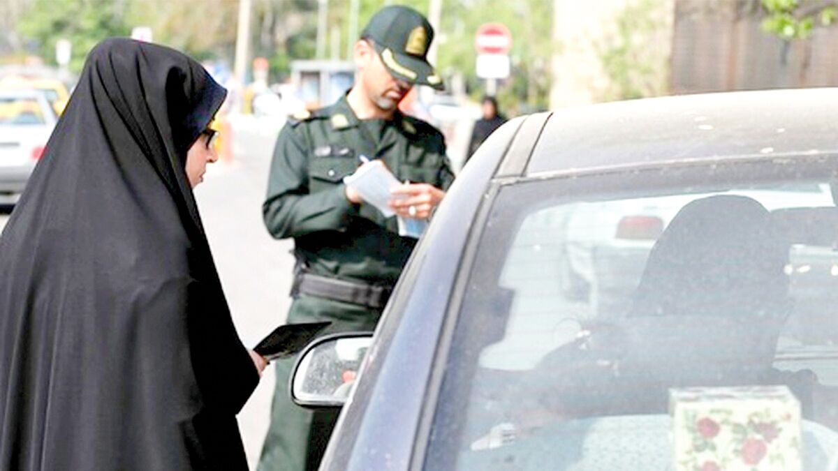 نوباوه: نمایندگان مجلس از برخورد پلیس با بی‌حجابی‌ها حمایت می‌کنند