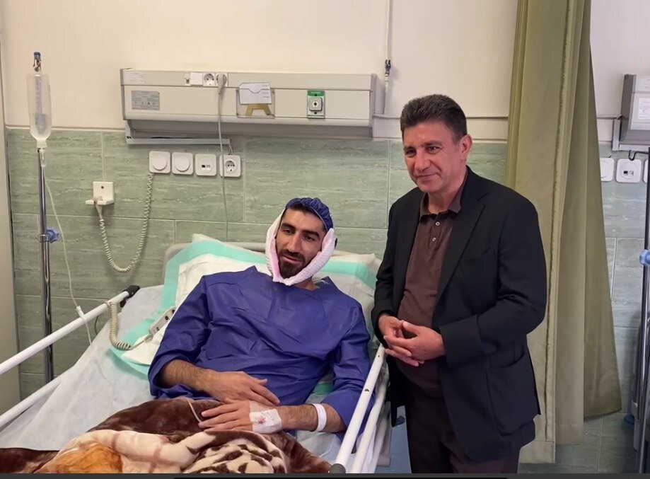 عکس| عیادت امیر قلعهنویی از ستاره پرسپولیس عکس| عیادت امیر قلعهنویی از ستاره پرسپولیس