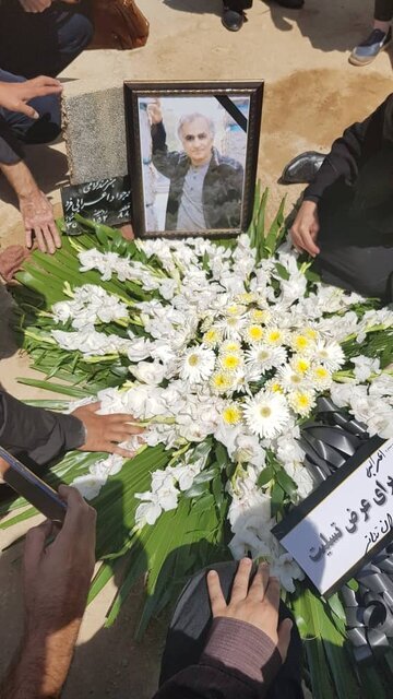 خاکسپاری بازیگری که دلگیریهایی داشت خاکسپاری بازیگری که دلگیریهایی داشت
