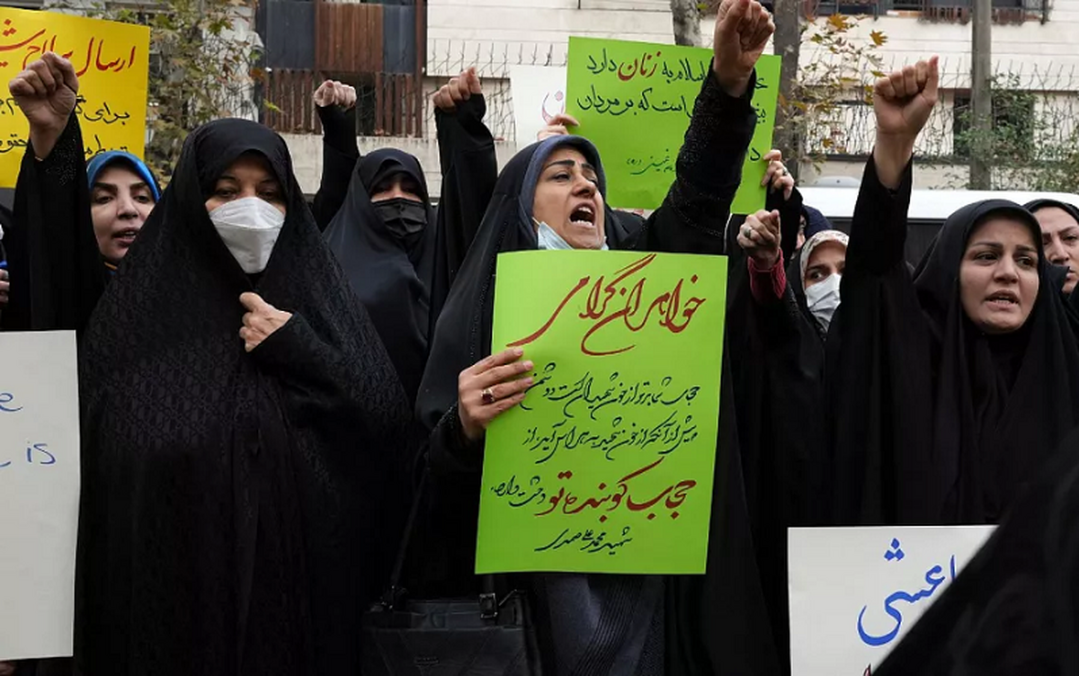 روزنامه اصولگرا: با اجرای لایحه حجاب شاهد درگیری‌هایی مانند نارنجستان خواهیم بود