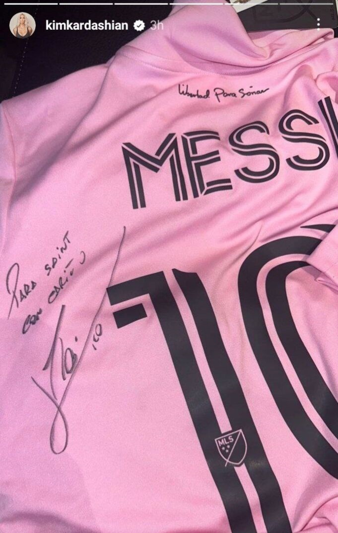 عکس| هدیه ویژه لیونل مسی به کیم کارداشیان عکس| هدیه ویژه لیونل مسی به کیم کارداشیان