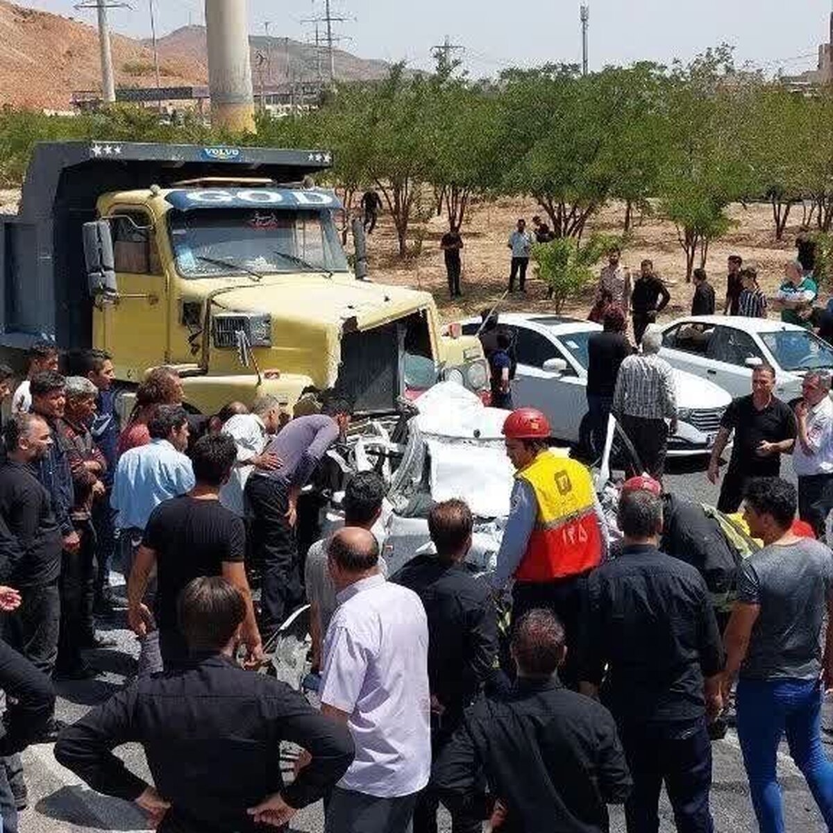 برخورد کامیون با سمند در تبریز سه کشته بر جای گذاشت