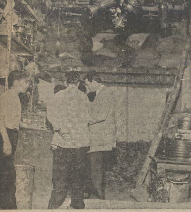 عکس| عجیب‌ترین مغازه تهران؛ کفش کیلویی ۲ تومن