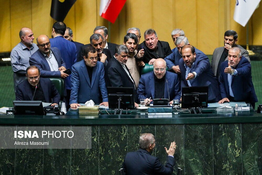 عکس | فریاد زدن نمایندههای مجلس بر سر رئیس سازمان برنامه عکس | فریاد زدن نمایندههای مجلس بر سر رئیس سازمان برنامه